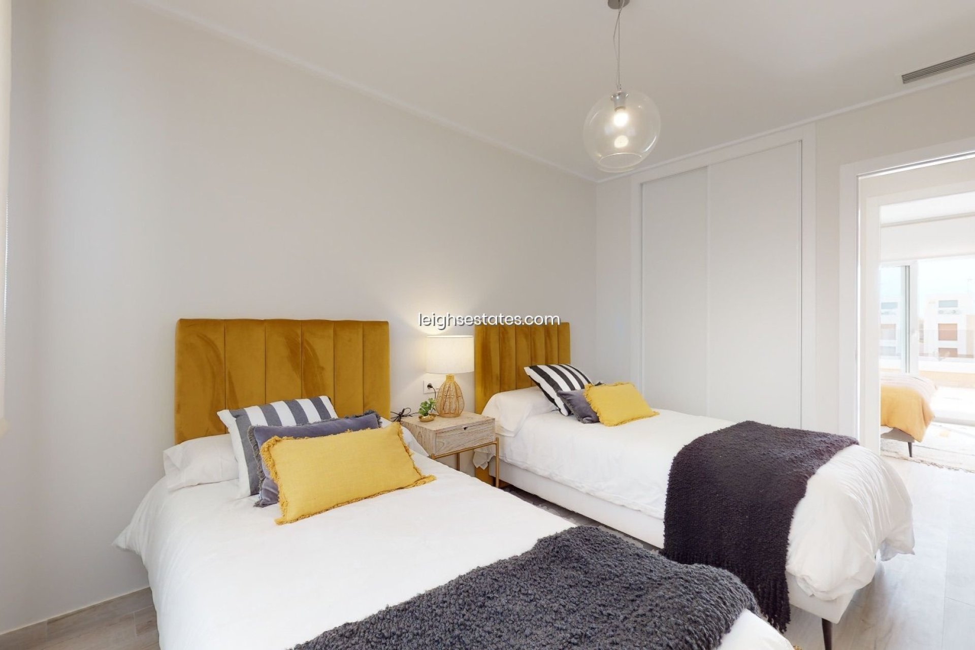 Neue Gebäude - Stadthaus -
Pilar de la Horadada