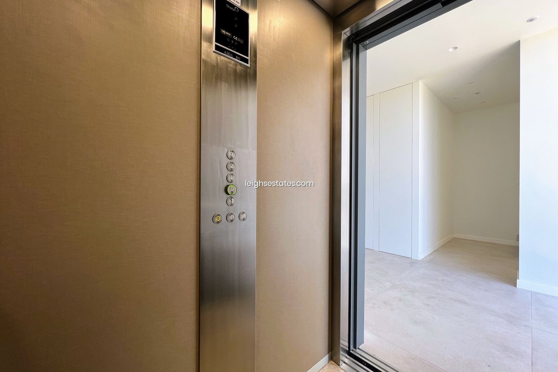 Resale - Apartment  -
San Miguel de Salinas - Las Colinas Golf &amp; Country Club