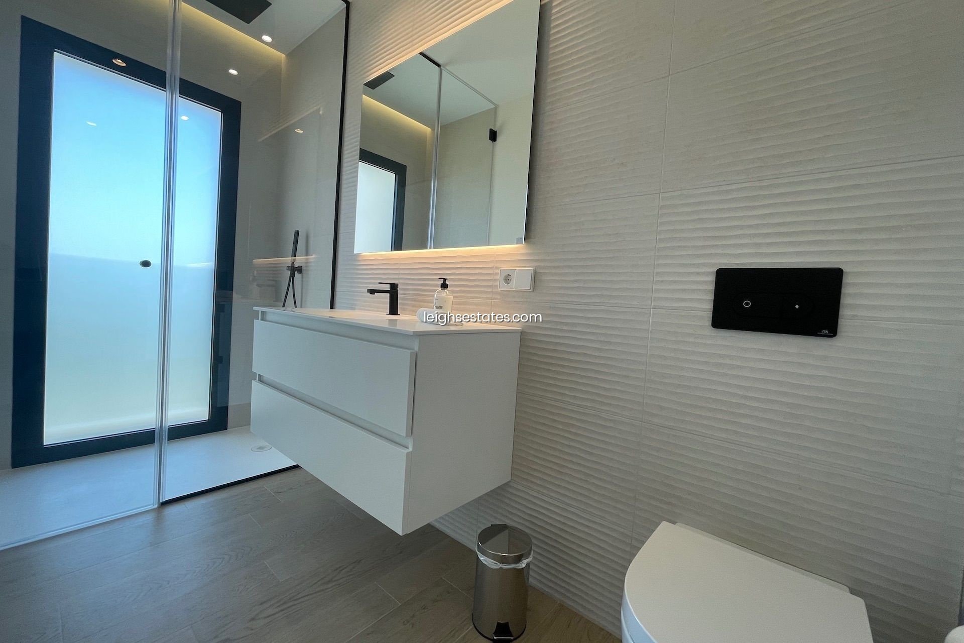 Resale - Apartment  -
San Miguel de Salinas - Las Colinas Golf &amp; Country Club