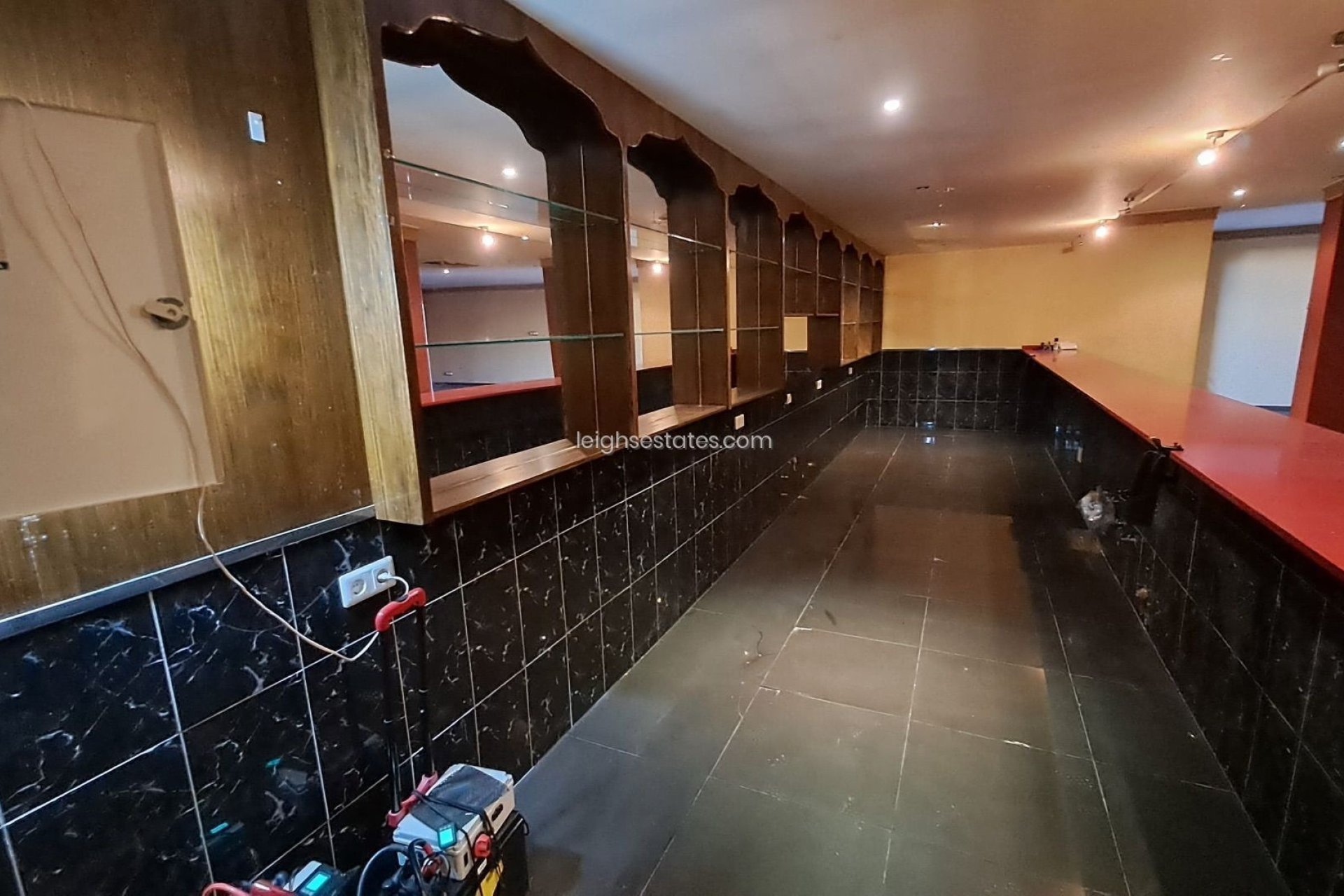 Resale - Commercial -
San Miguel de Salinas