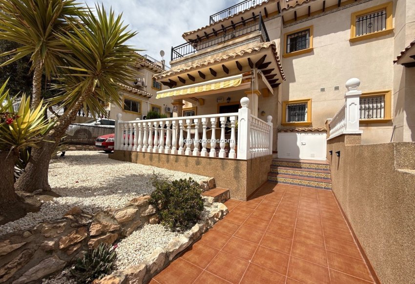 Resale - Townhouse -
Villamartin