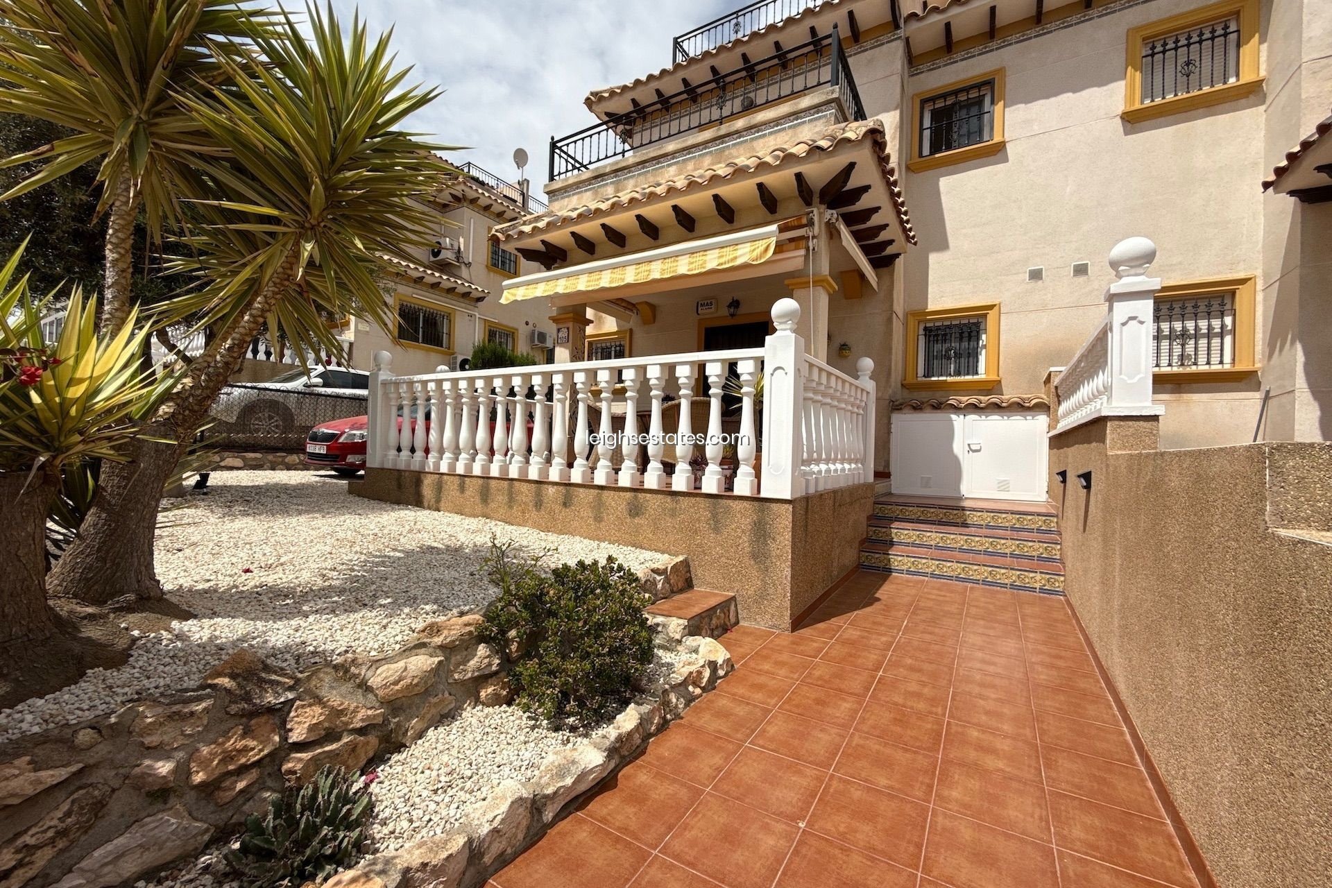Resale - Townhouse -
Villamartin