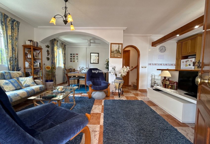 Resale - Townhouse -
Villamartin