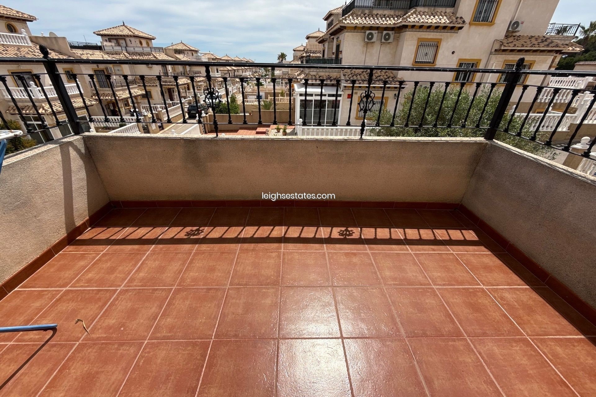 Resale - Townhouse -
Villamartin