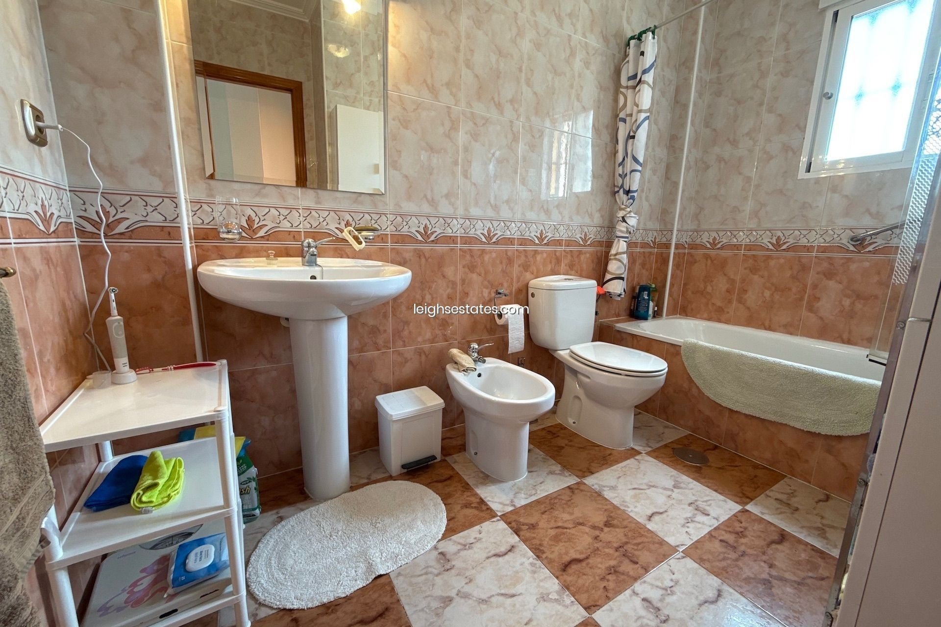 Resale - Townhouse -
Villamartin