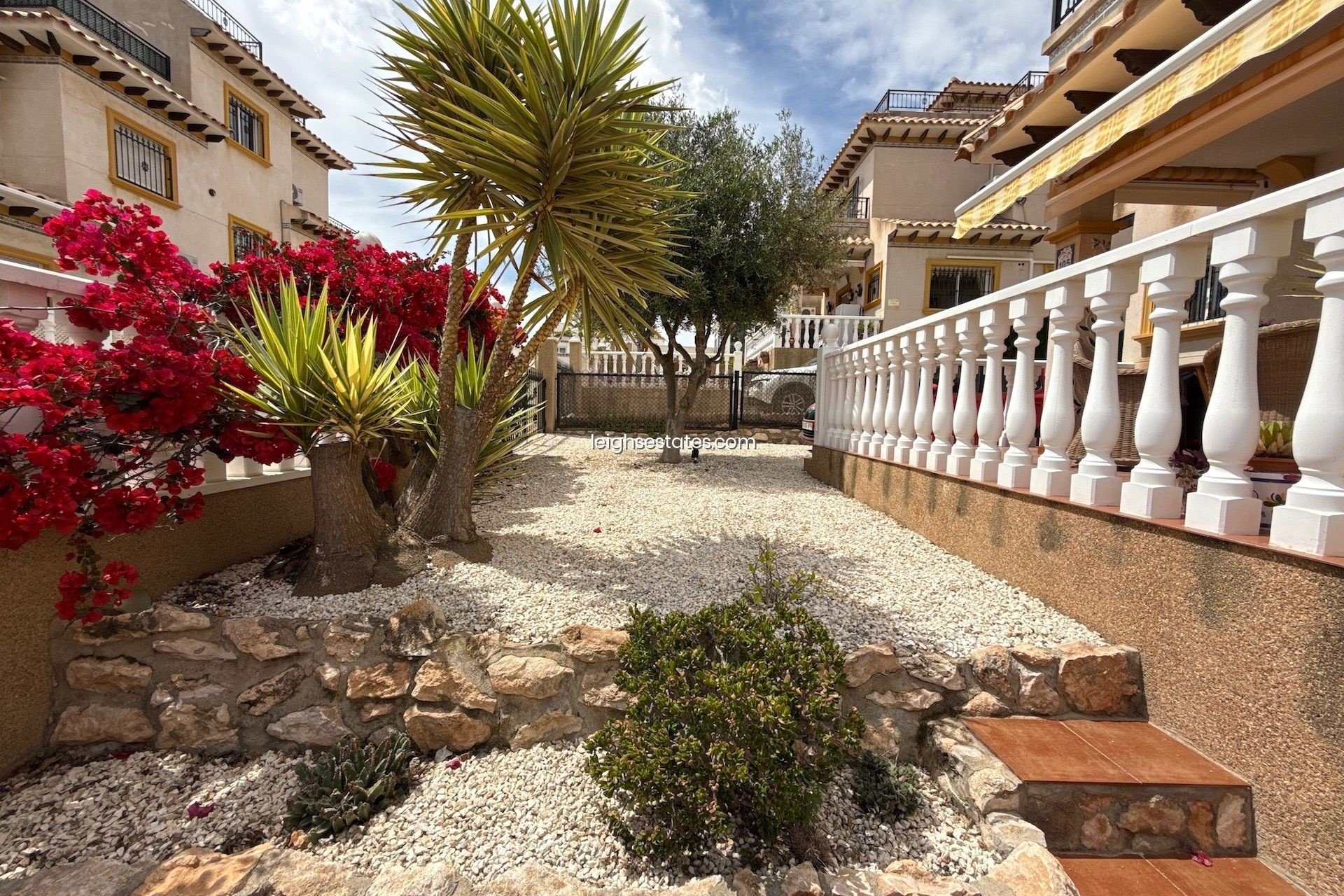 Resale - Townhouse -
Villamartin