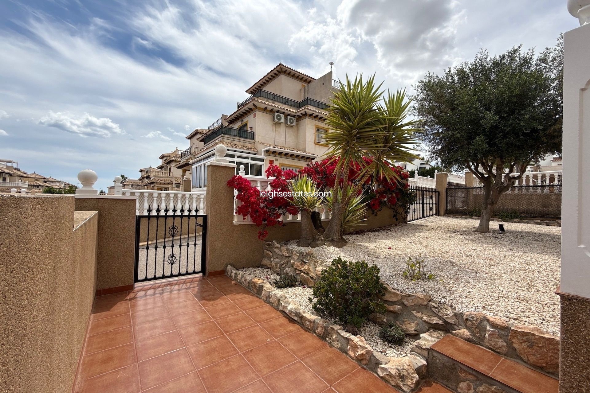 Resale - Townhouse -
Villamartin