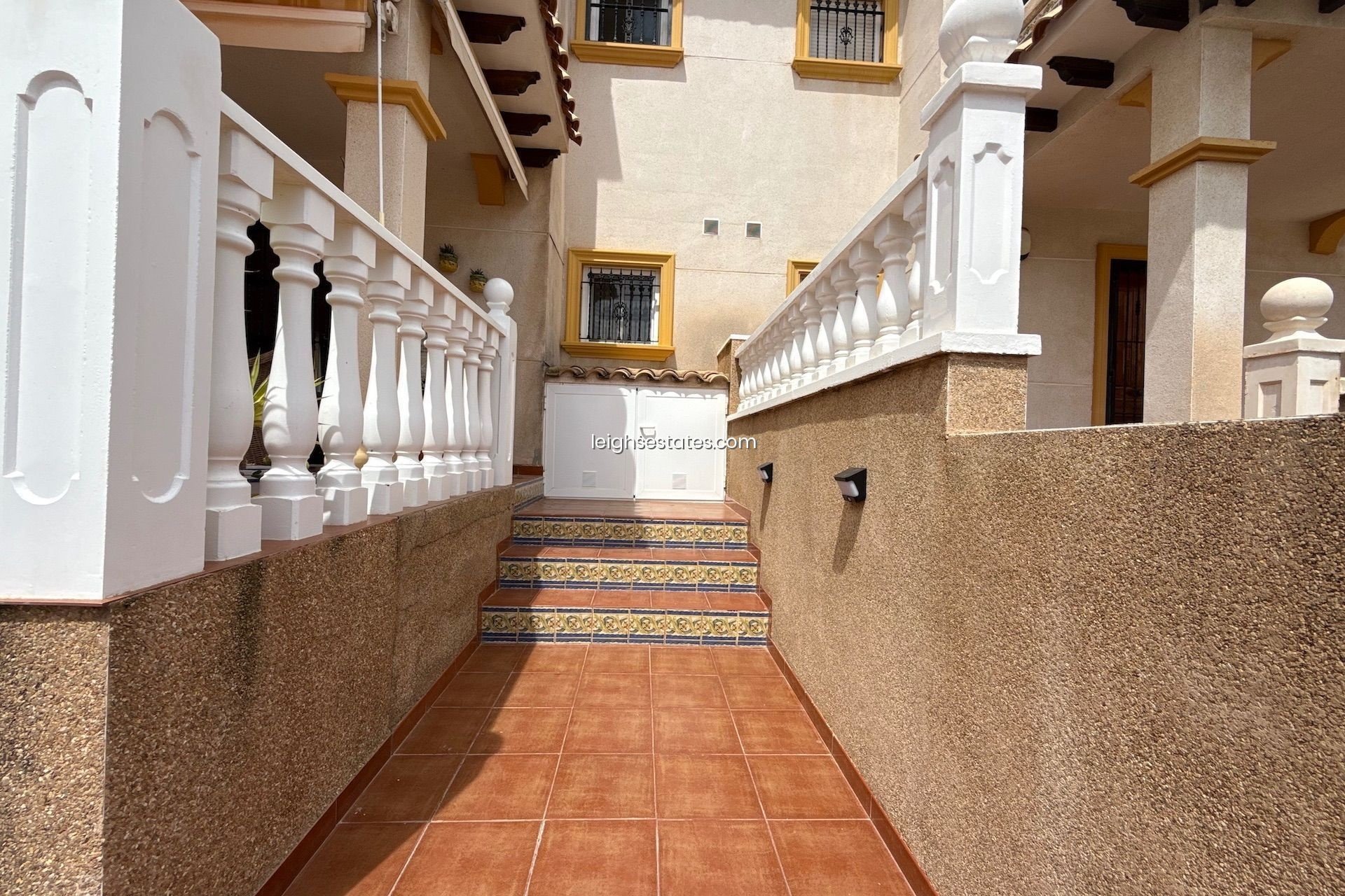 Resale - Townhouse -
Villamartin