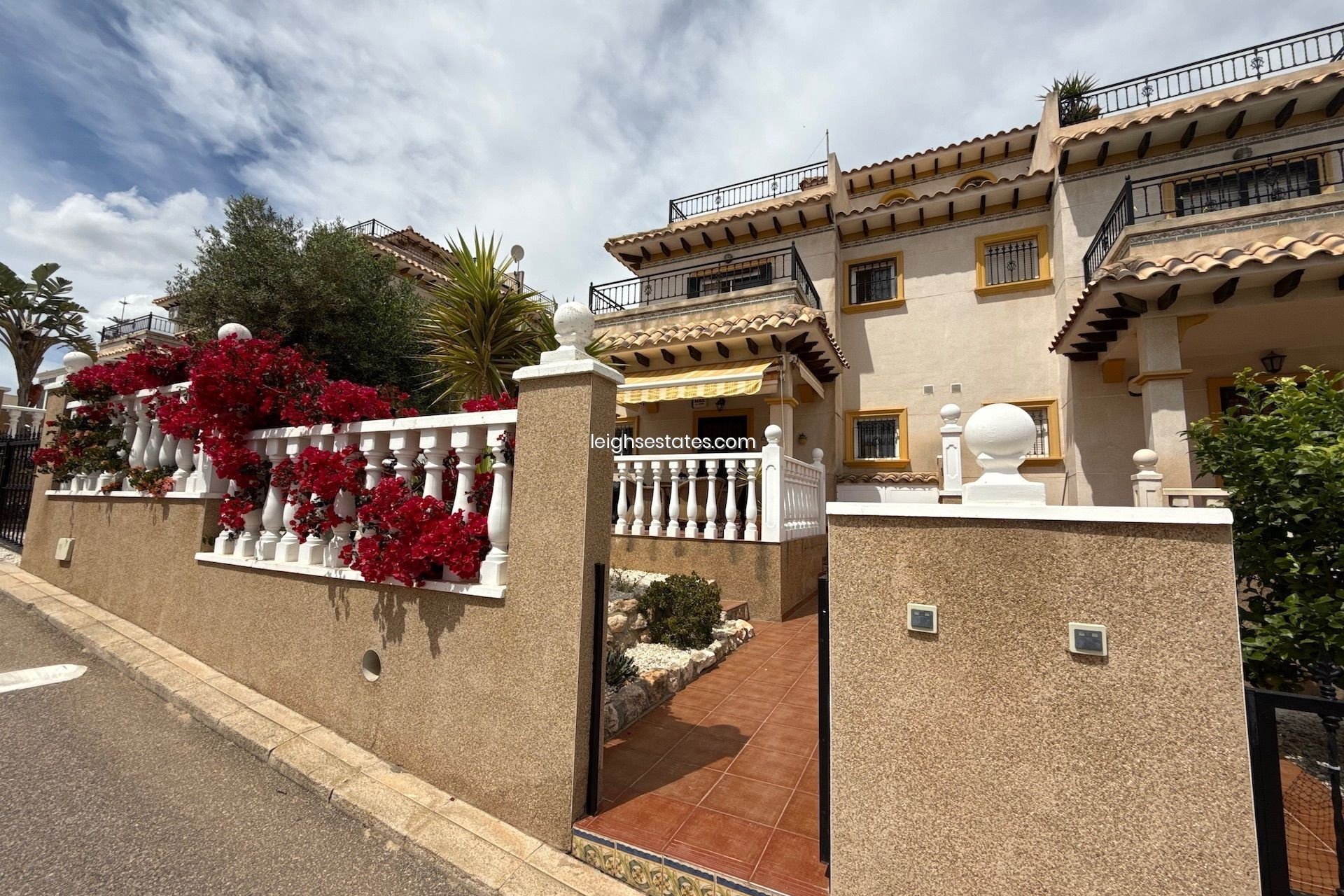 Resale - Townhouse -
Villamartin