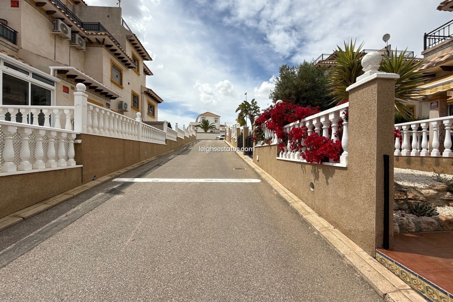 Resale - Townhouse -
Villamartin