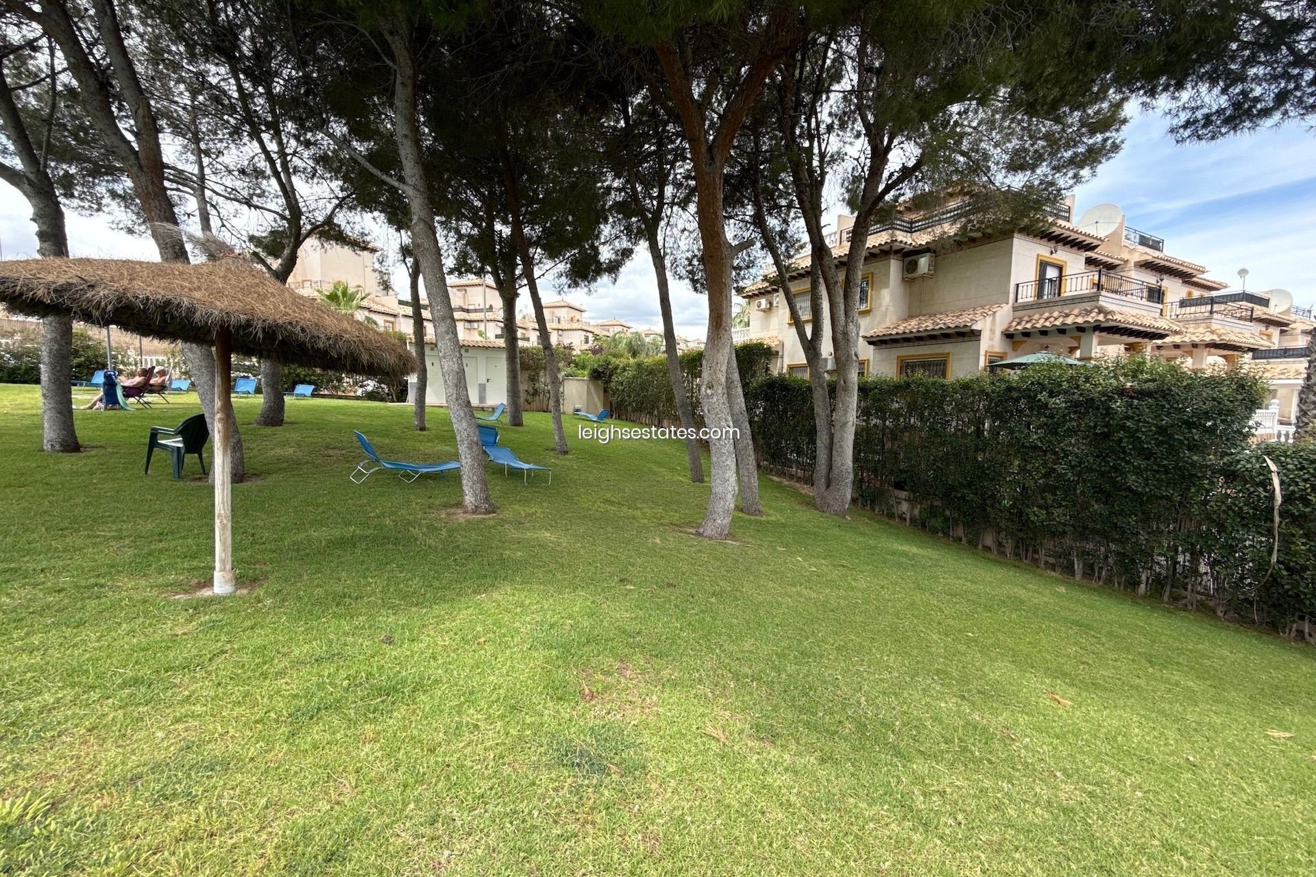 Resale - Townhouse -
Villamartin