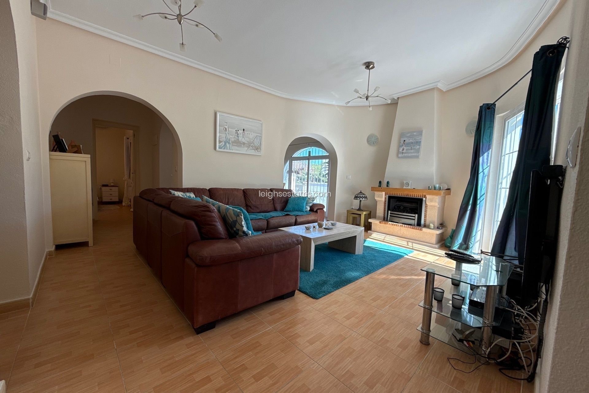 Resale - Villa -
Mil Palmeras