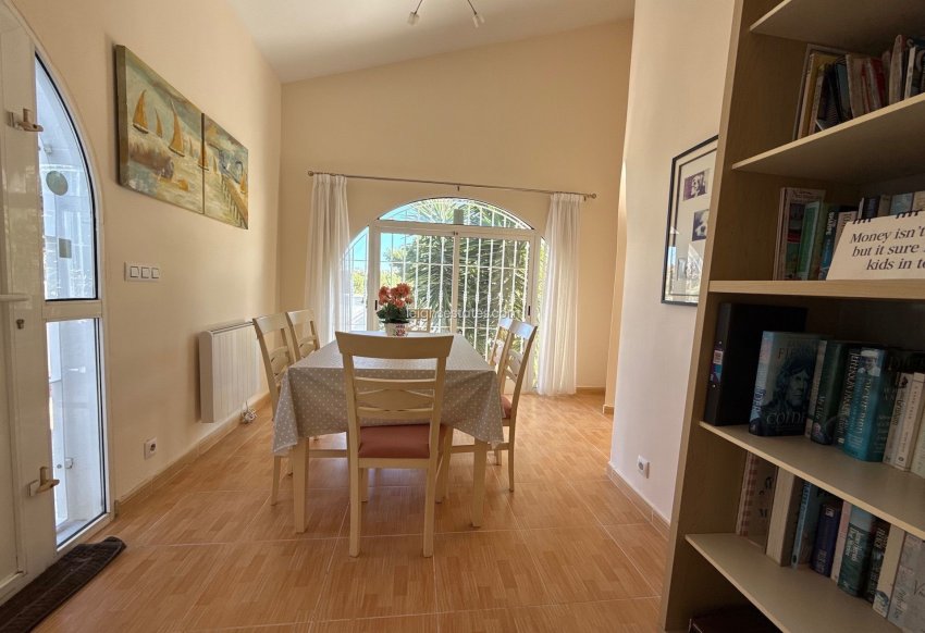 Resale - Villa -
Mil Palmeras