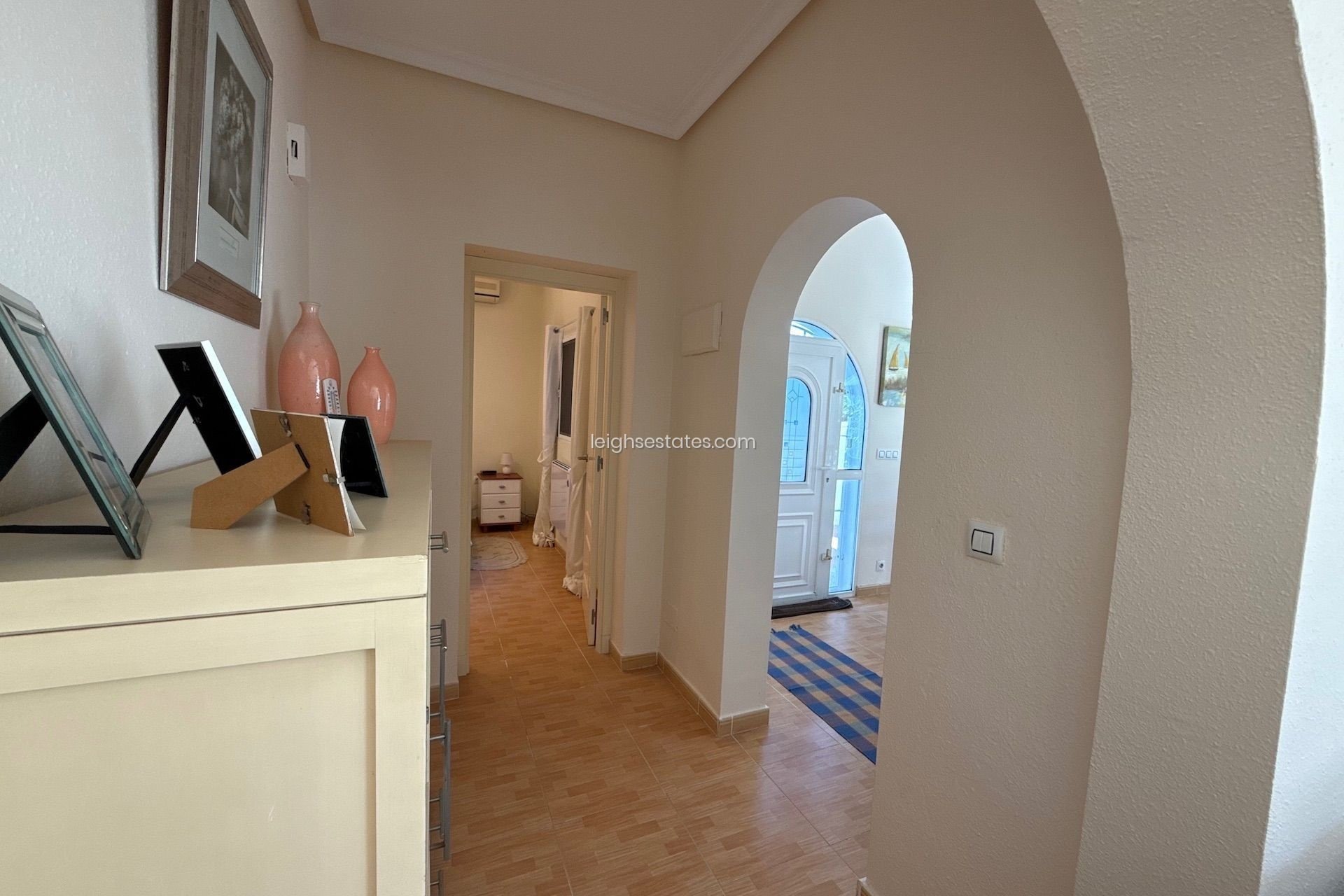 Resale - Villa -
Mil Palmeras