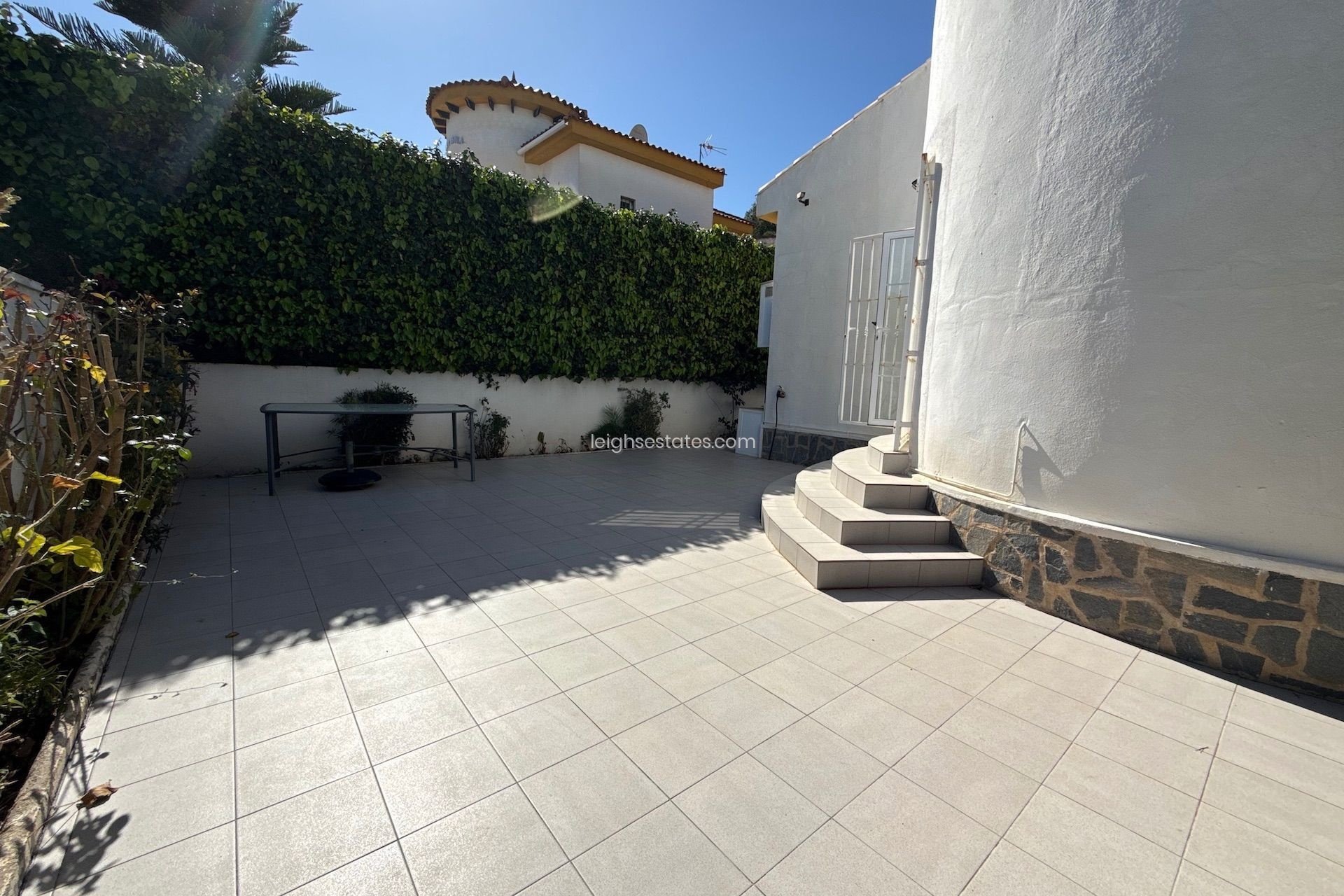 Resale - Villa -
Mil Palmeras