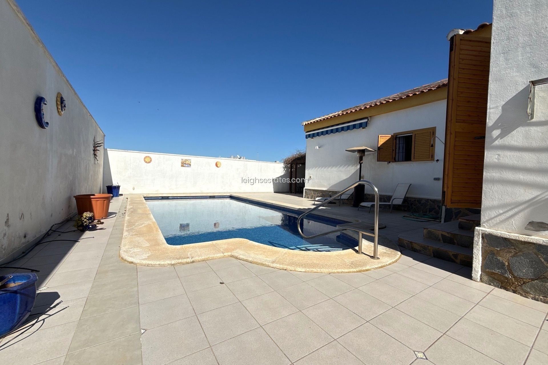 Resale - Villa -
Mil Palmeras