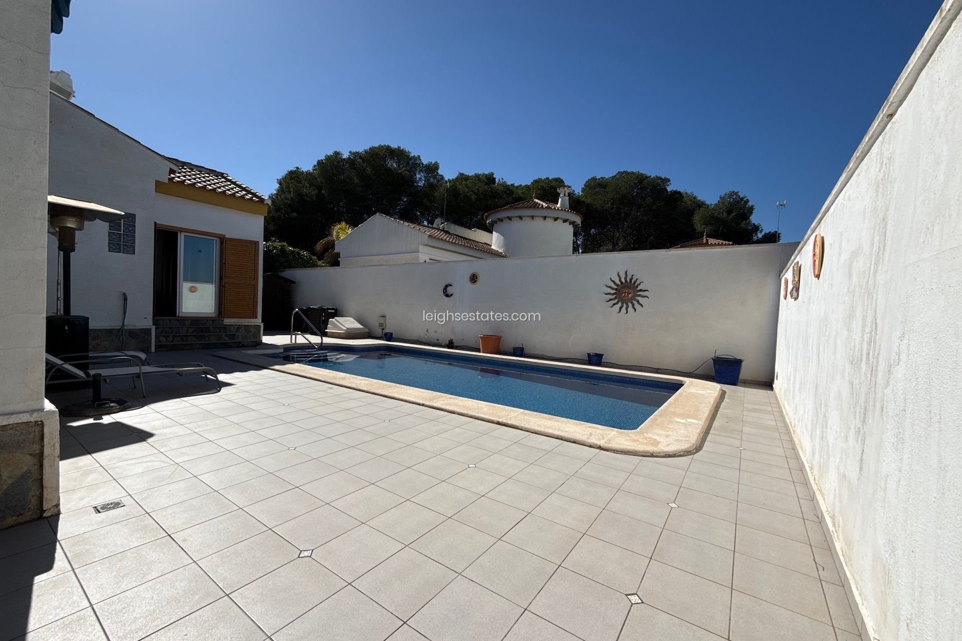 Resale - Villa -
Mil Palmeras