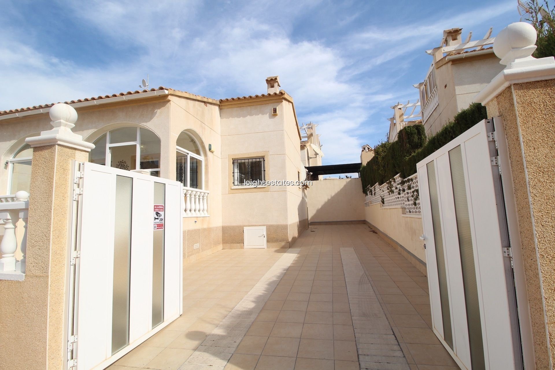 Resale - Villa -
Orihuela Costa - Los Altos