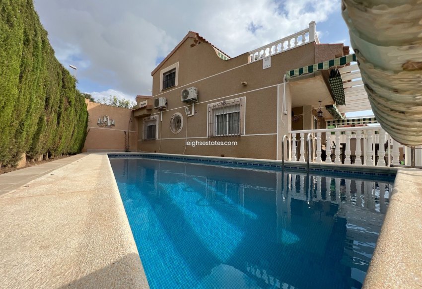 Resale - Villa -
Torre de la Horadada