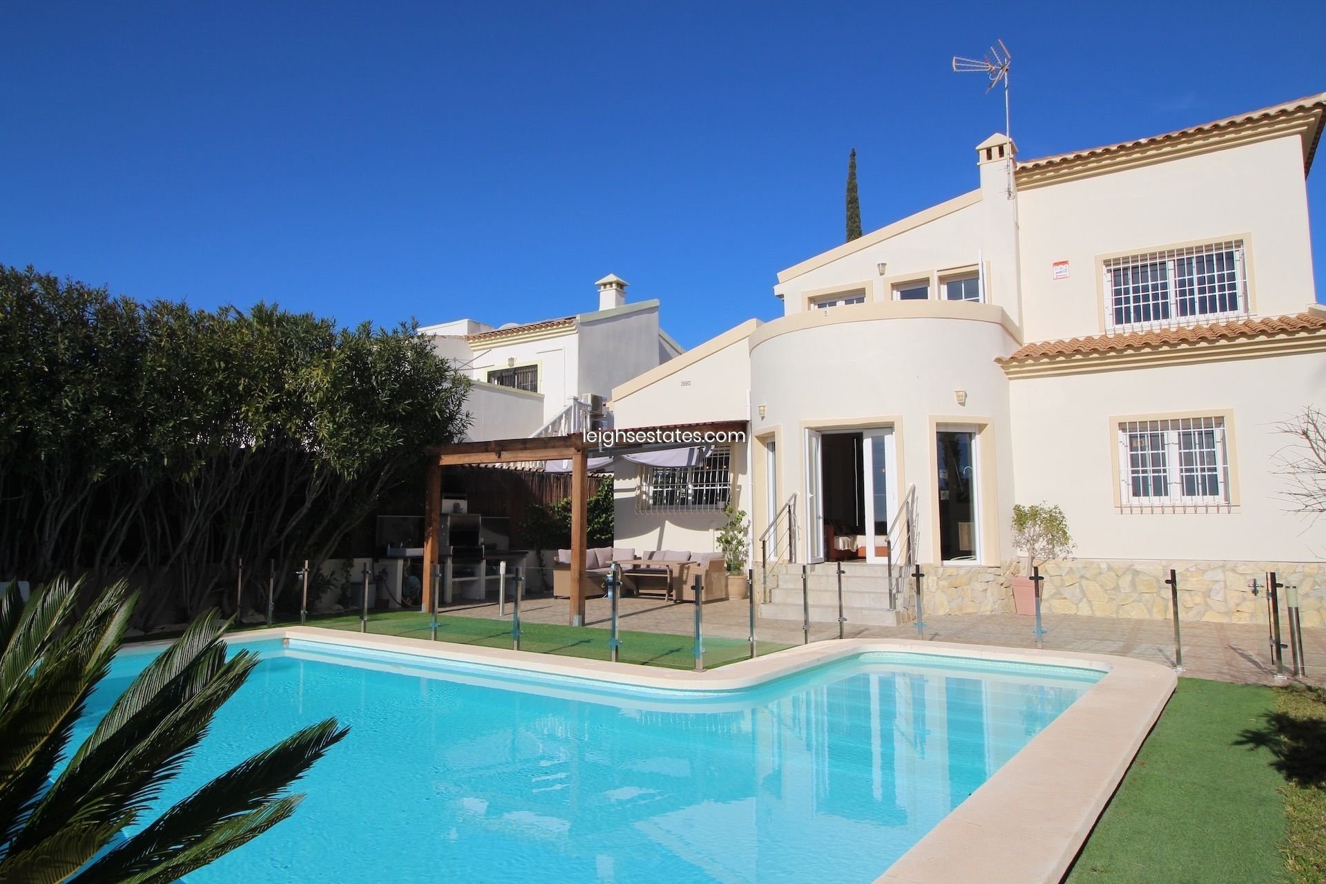 Resale - Villa -
Villamartin - Las Ramblas Golf