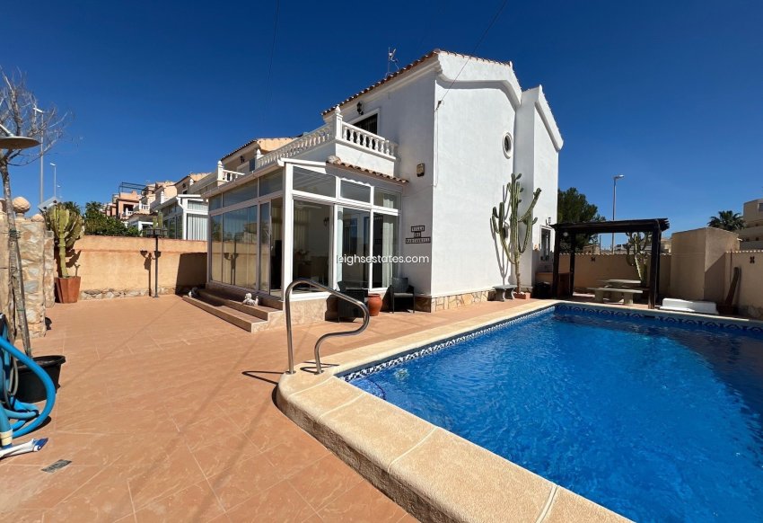 Revente - Villa -
Orihuela Costa - Lomas de Cabo Roig