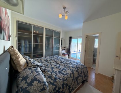 Resale - Villa -
Mil Palmeras