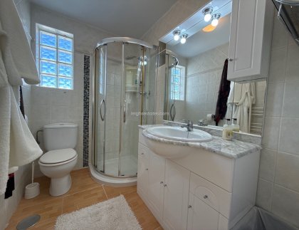 Resale - Villa -
Mil Palmeras