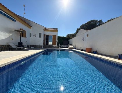 Resale - Villa -
Mil Palmeras