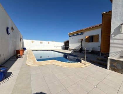 Resale - Villa -
Mil Palmeras