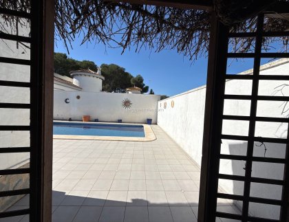 Resale - Villa -
Mil Palmeras