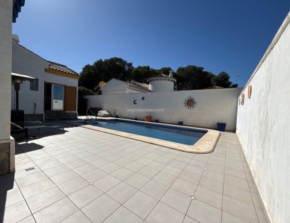 Resale - Villa -
Mil Palmeras