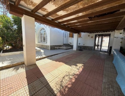 Resale - Villa -
Mil Palmeras