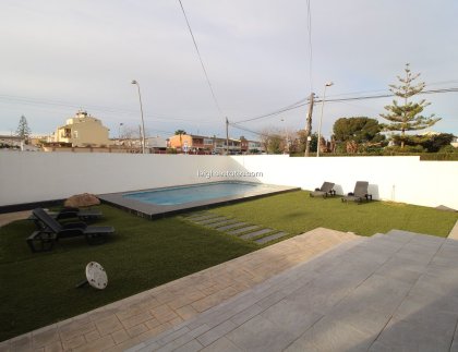 Resale - Villa -
Torrevieja - Los Balcones
