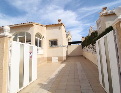 Resale - Villa -
Orihuela Costa - Los Altos