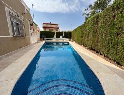 Resale - Villa -
Torre de la Horadada